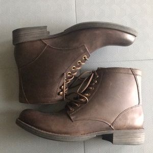 Leather boots by Eastland